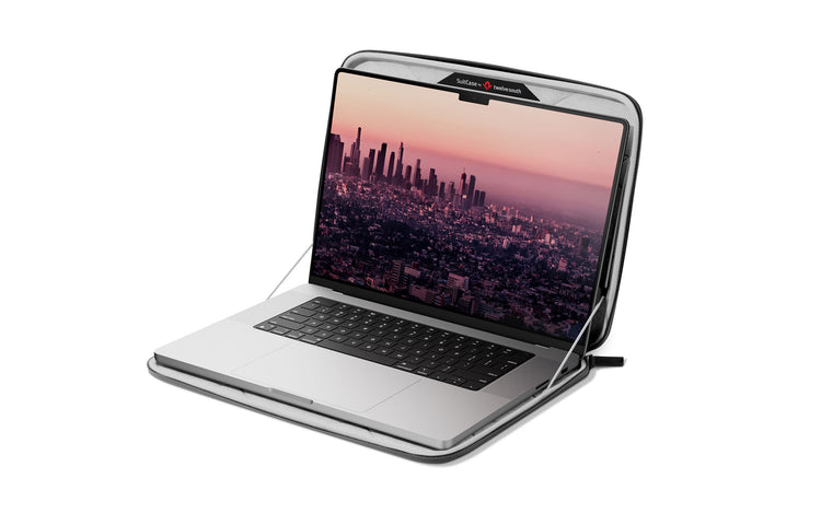 12s_SuitCase_MacBook_22_Gallery_7